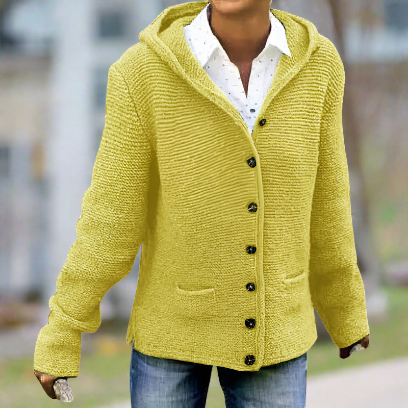 Lea - Warme Damenstrickjacke mit Knopfleiste