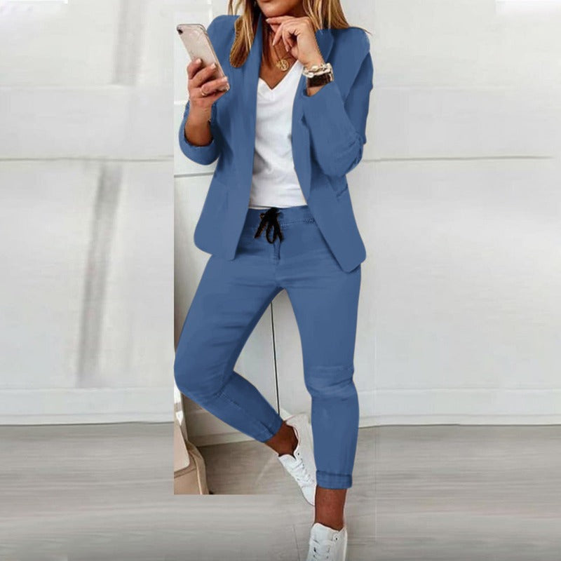 Blau zweiteilige Anzug mit Blazer und Hose